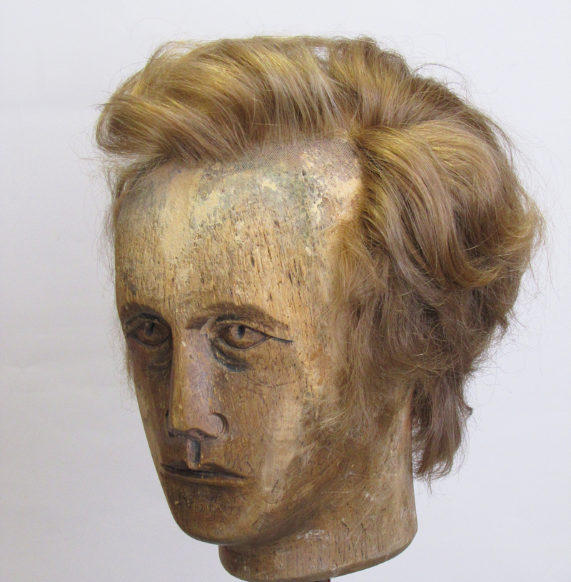 Herrenperuecken blond 1